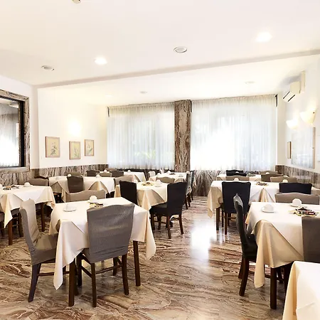 コローレ ホテル